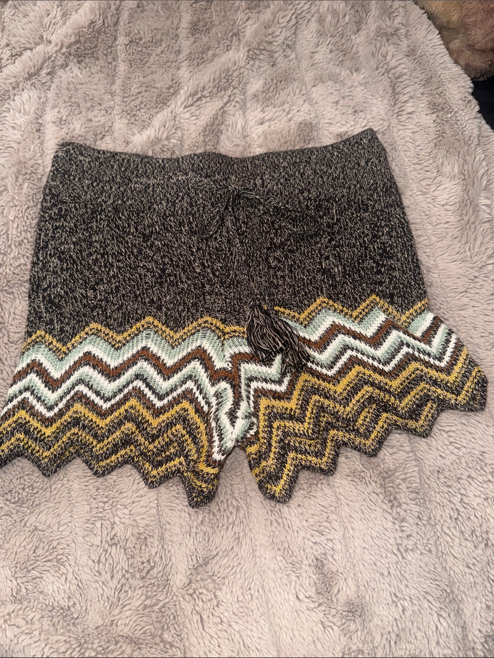 Ecote marled knit shorts w drawstring tie,multicolored chevron hem , sz XS, NWT